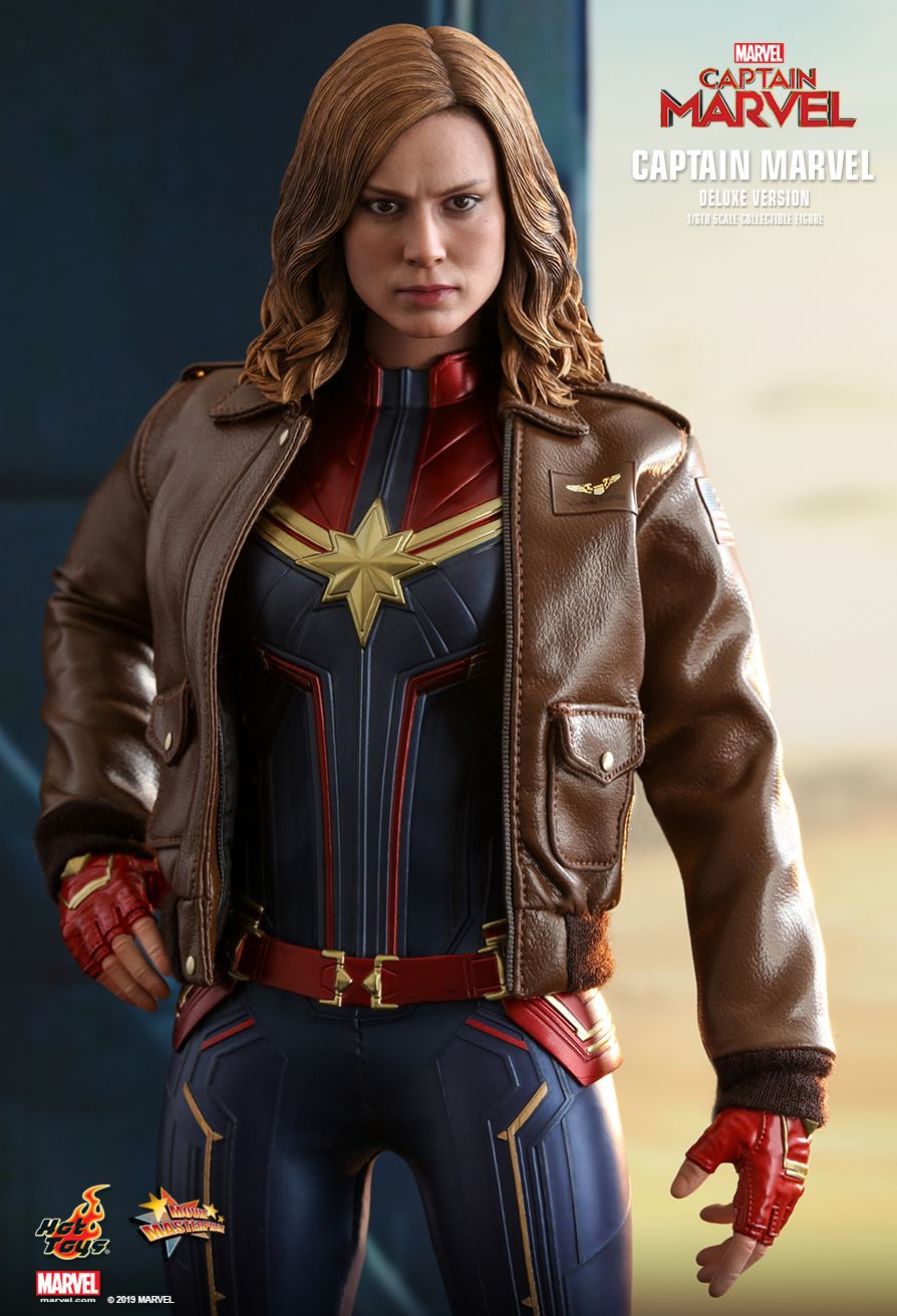 Hot Toys (MMS522) Captain Marvel - Captain Marvel 1/6th Scale Collectible  Figure (Deluxe Version)